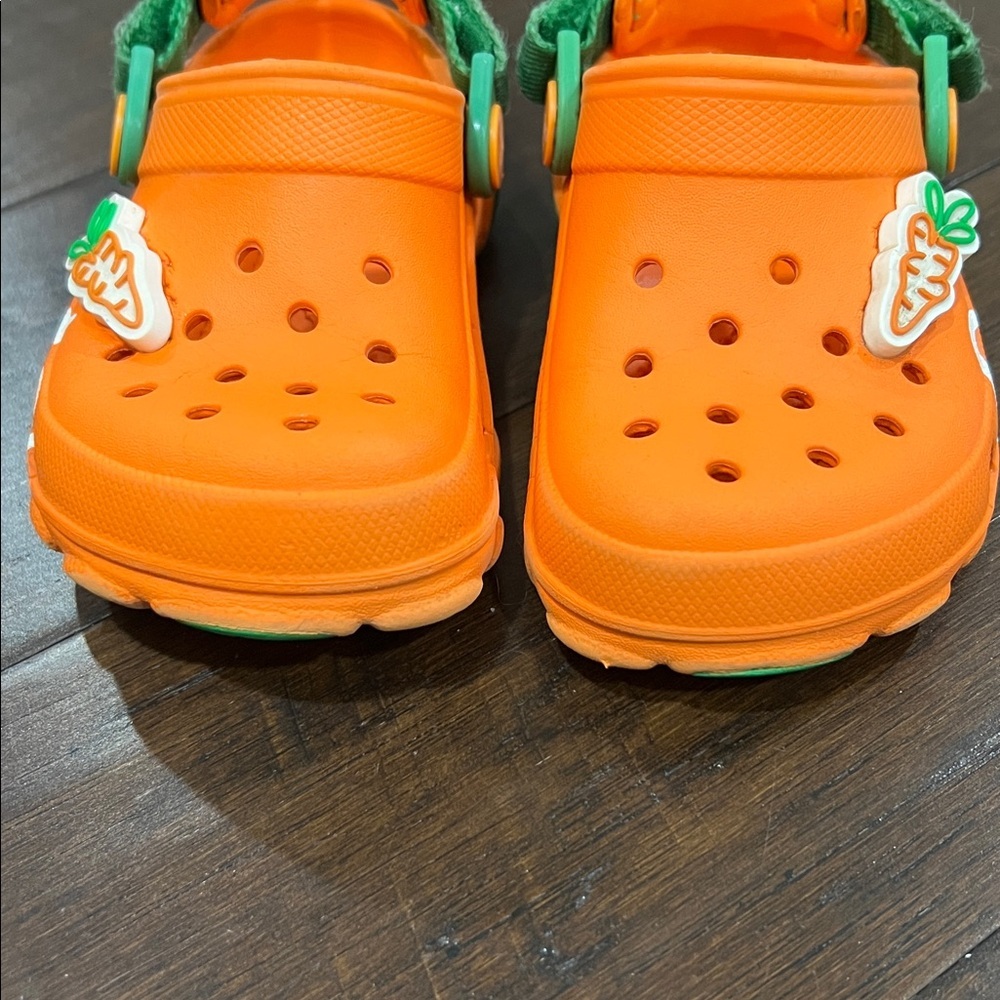 CROCS Carrots kids size 9 - Picture 8 of 11
